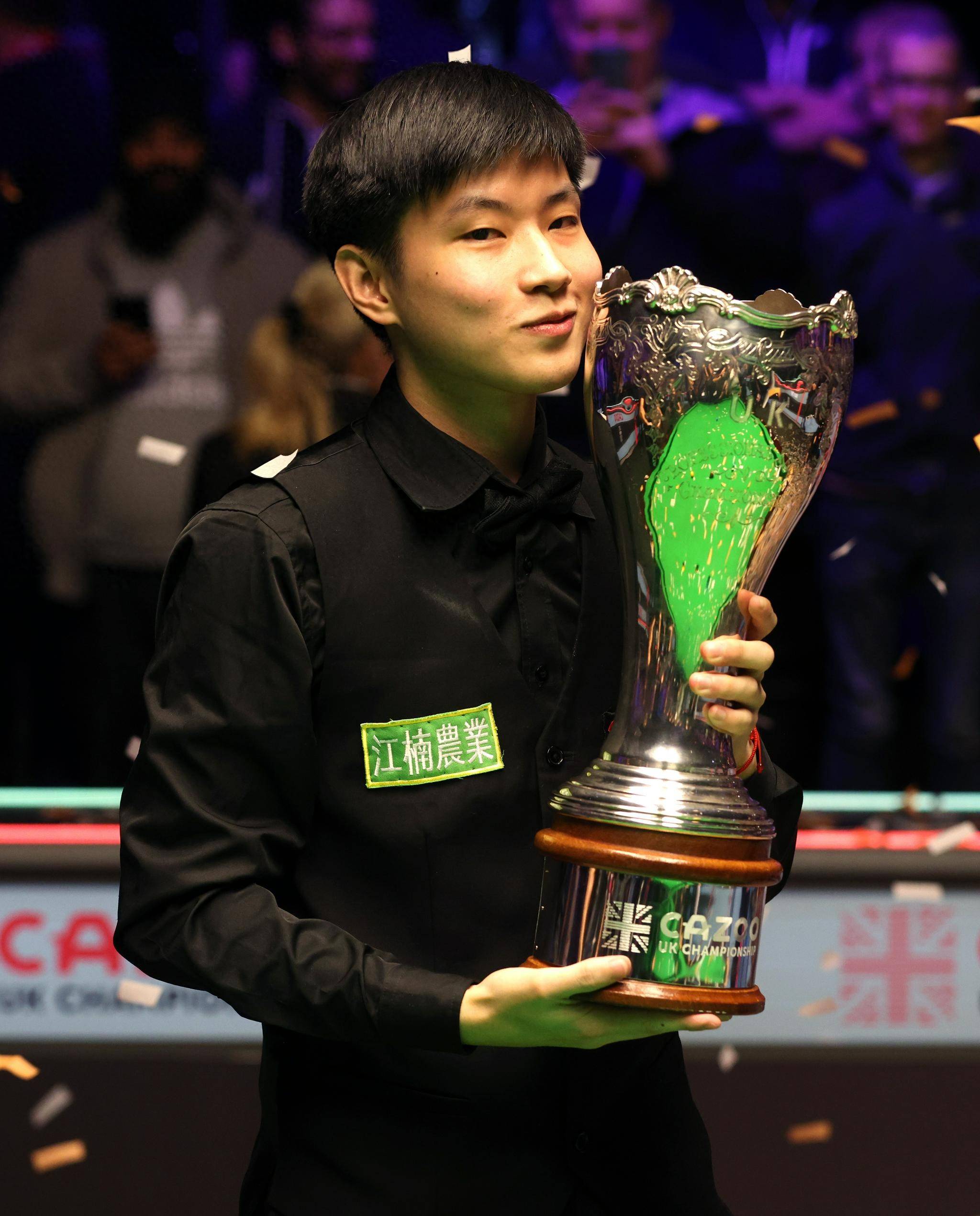 他以出色的 他以出色的