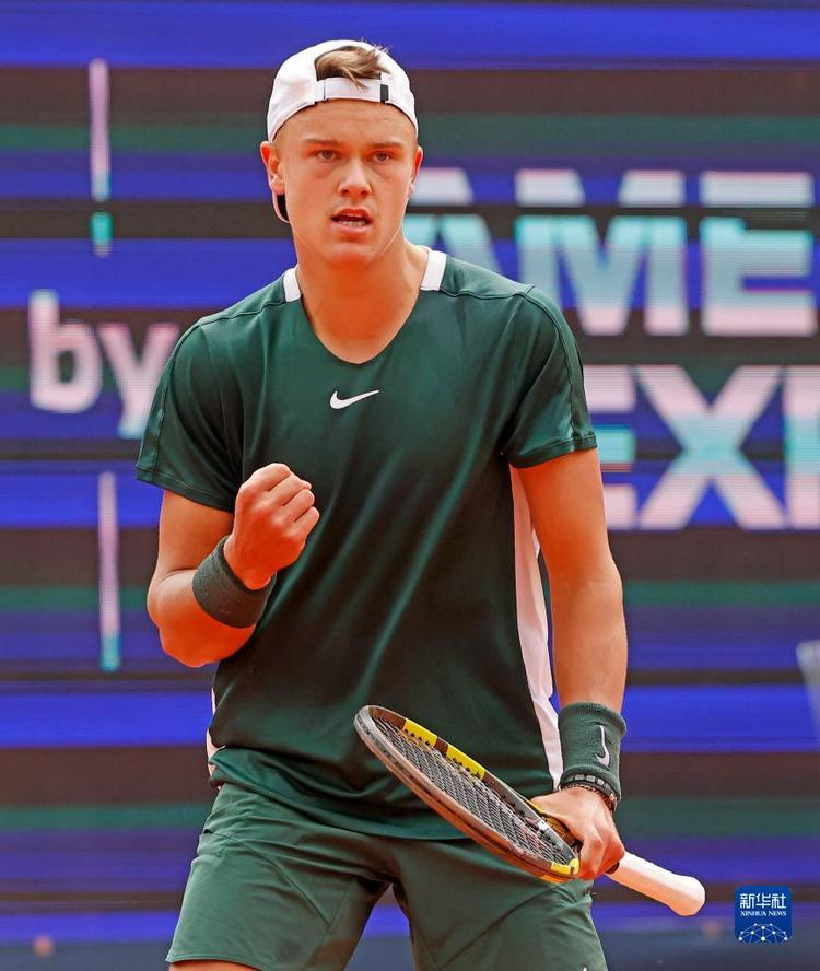 业赛场的成 业赛场的成