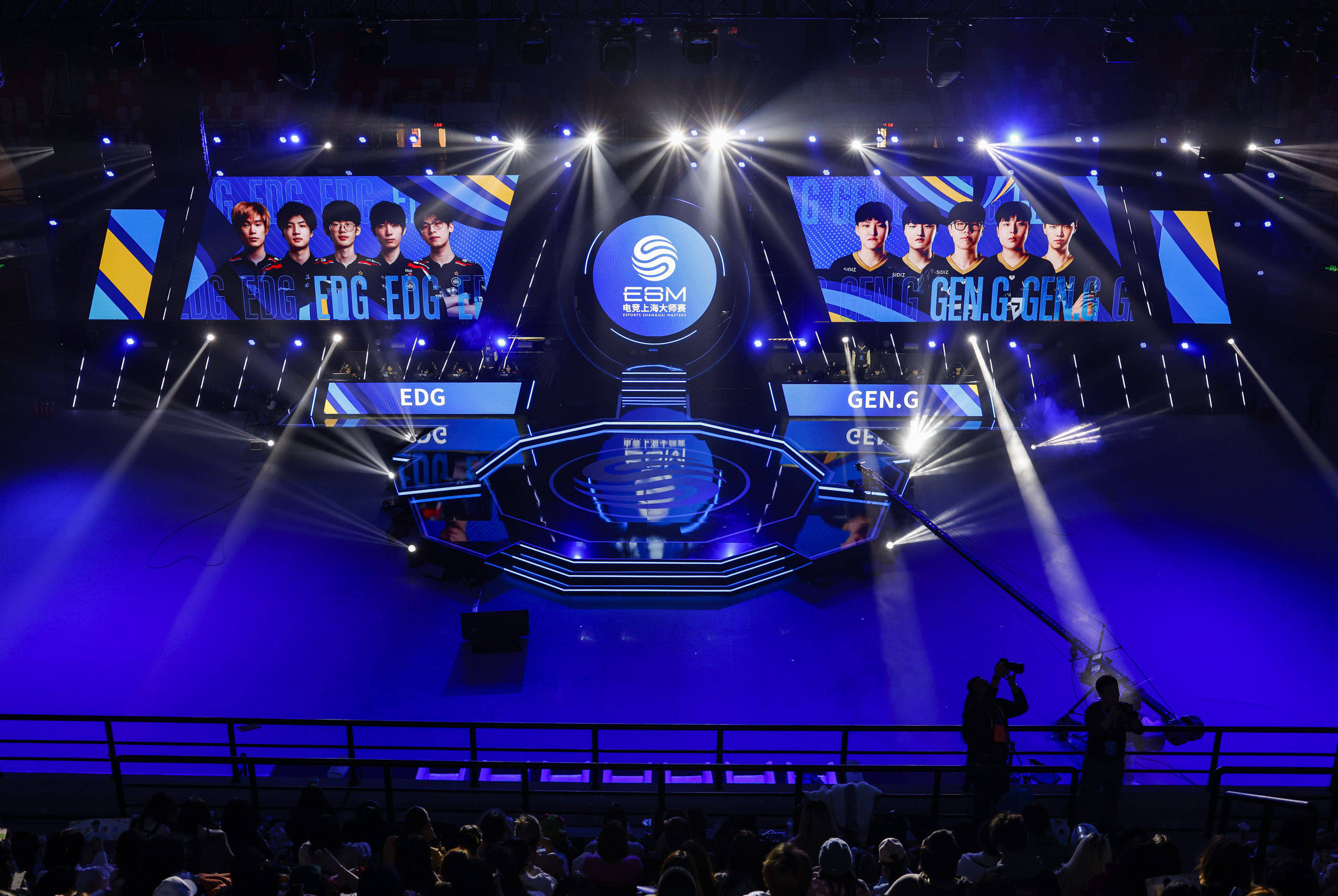 而是在制度 而是在制度